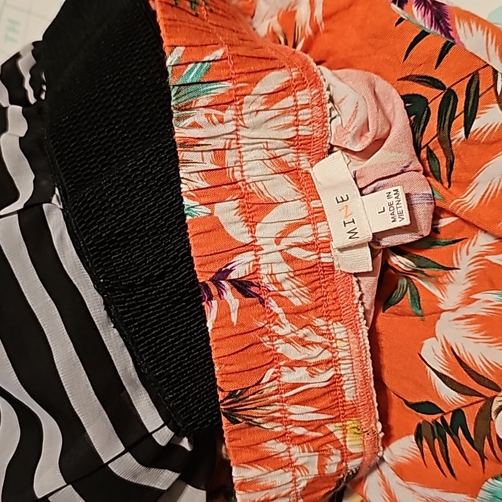 Size Large skirt  bundle - Picture 6 of 6